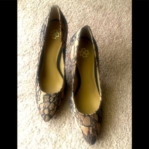 Gorgeous Ann Taylor lace I inch heels size 7